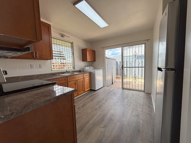 Building Photo - Ewa Apartments (Kulana) 2 Bdrm/1 Bath