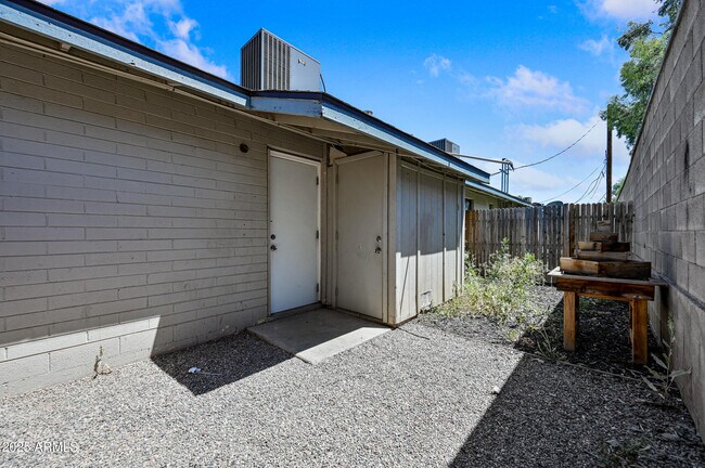 Building Photo - 1744 W Glendale Ave