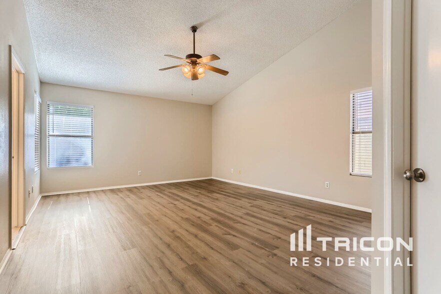 Building Photo - 2718 N 87th Ave