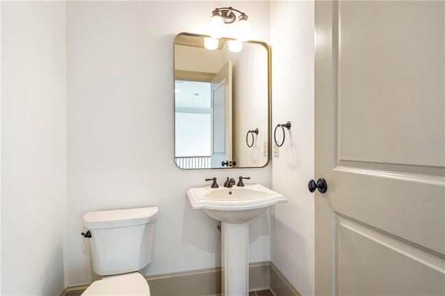 Building Photo - 58 Sheridan Dr NE