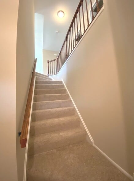 Building Photo - 202 E Fabish Dr