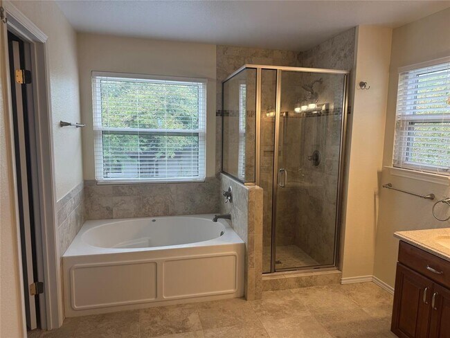 Building Photo - 3816 Eagles Nest St