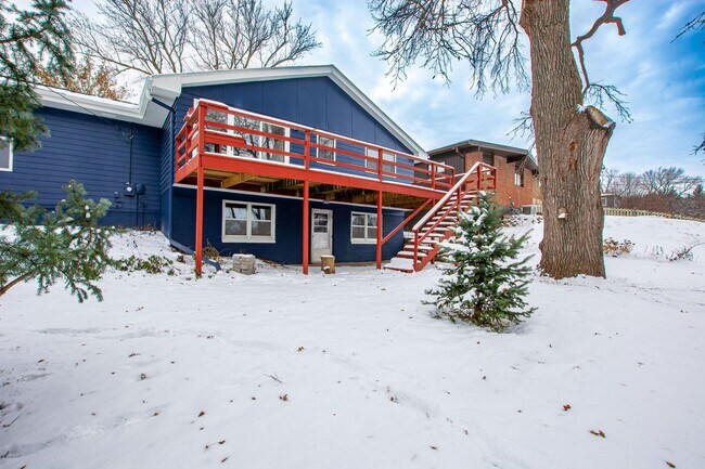 Building Photo - Beautifully Renovated with Lots of Space! 3 Bedroom / 2 Bath Ranch in Blair!