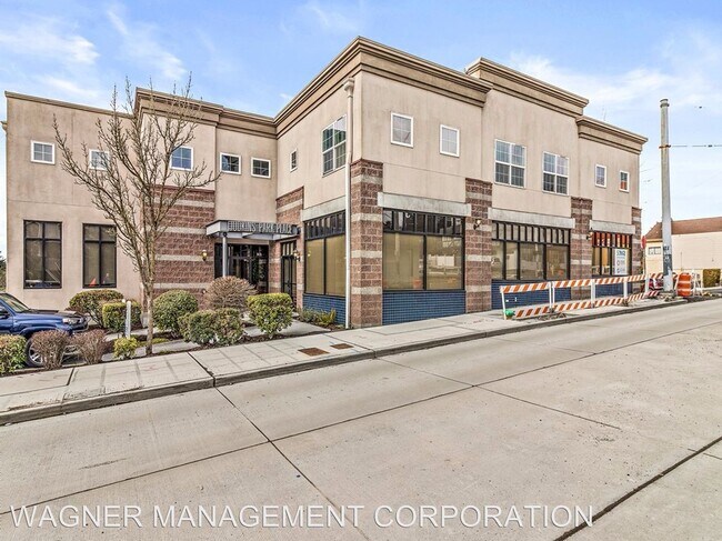 Building Photo - 801 23rd Ave S