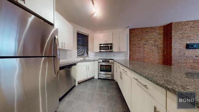 Building Photo - 129 E 97th St