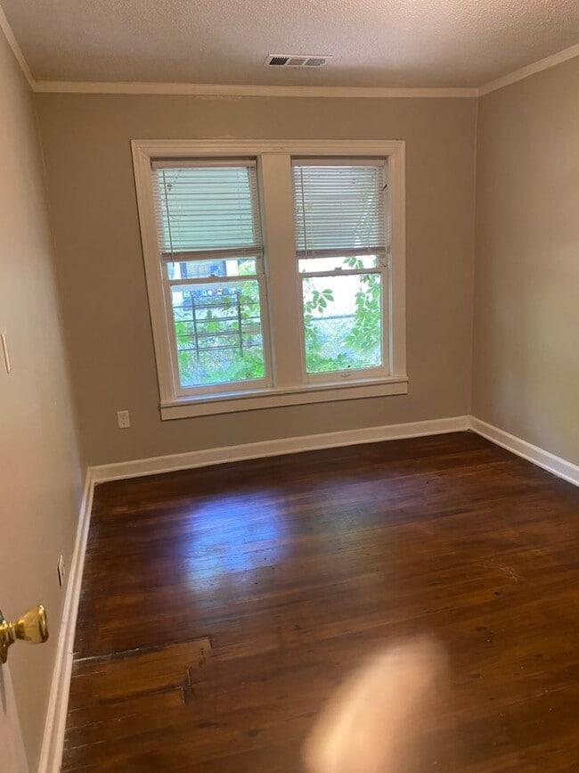 Building Photo - Spacious 3BR/2BA - Move-In Ready!