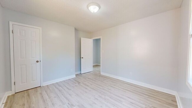 Building Photo - Two Bedroom 1 Bath Single Standing Rental ...