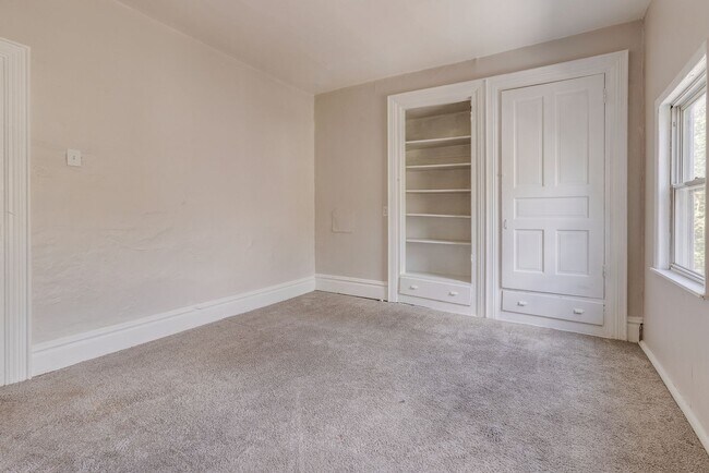 Building Photo - Available MAY 2026 - Beautiful, LARGE 4+ bedroom/2 bath GEM in South Side Slopes!