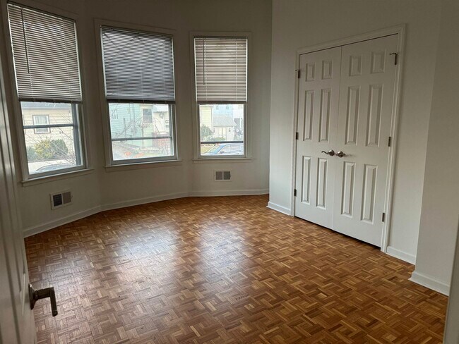 Building Photo - 143 W 2nd St