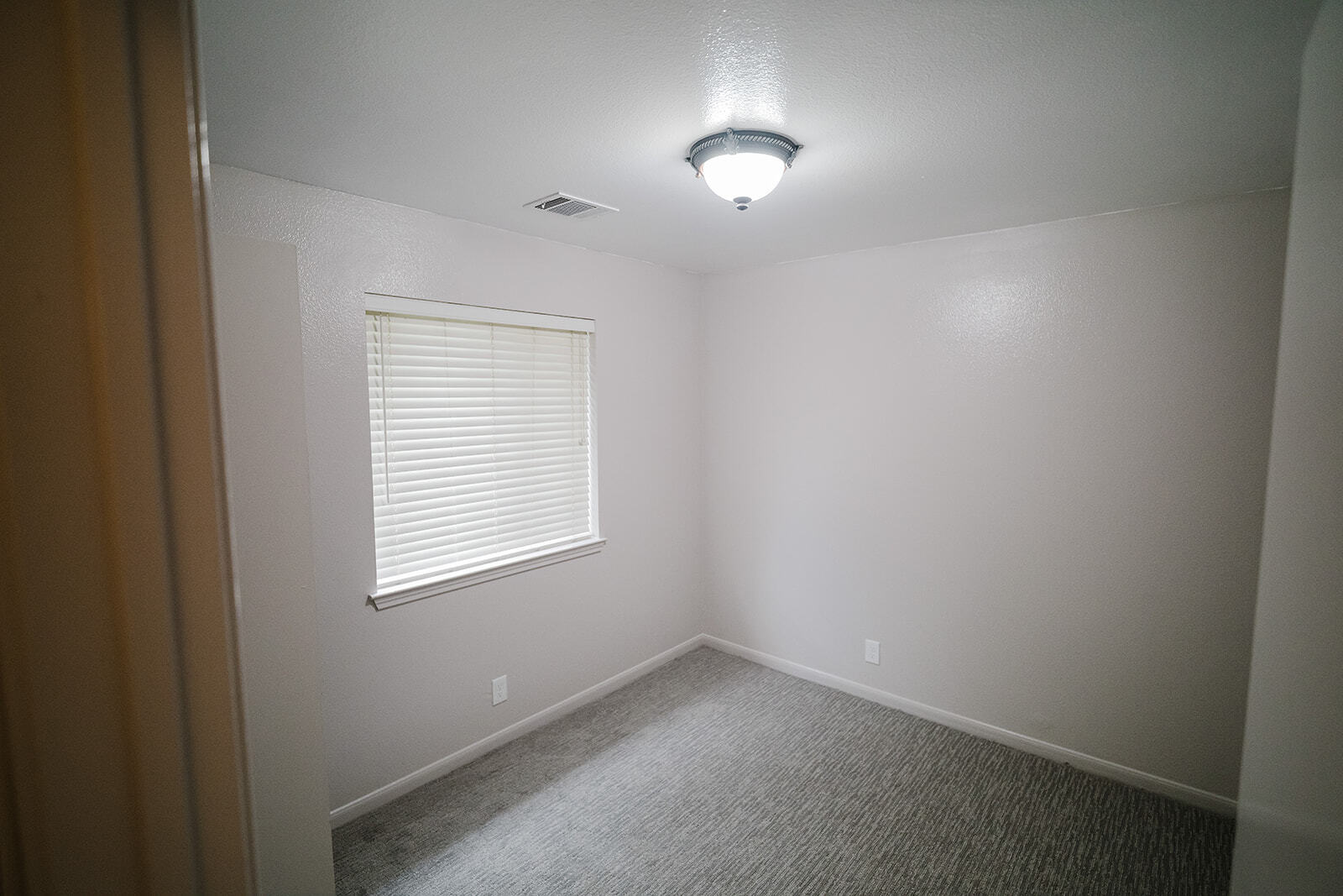 Building Photo - 810 Faircrest Dr