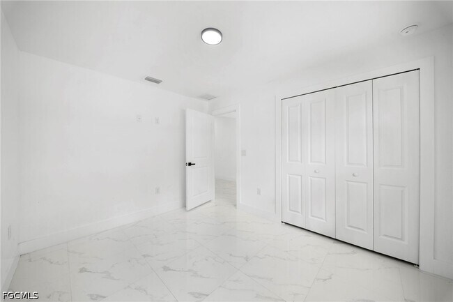 Building Photo - 668 Chemstrand St E