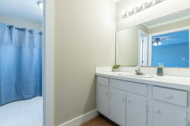 Building Photo - 624 Short Spoon Cir