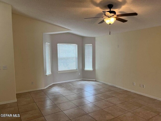 Building Photo - 7105 Falling Leaf Cir