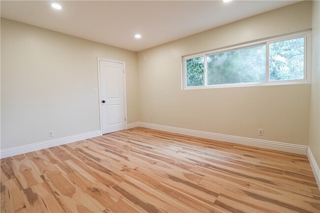Building Photo - 16608 Park Ln Cir
