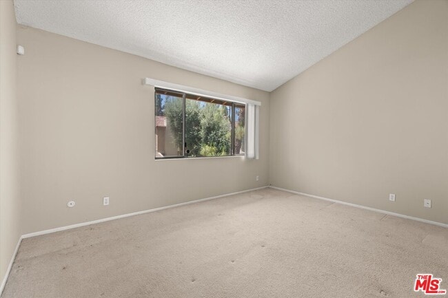 Building Photo - 5720 Owensmouth Ave