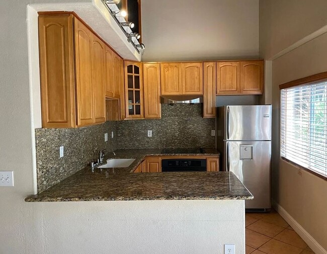 Building Photo - Great location, quiet, 2 bedroom, 1 bath, ...