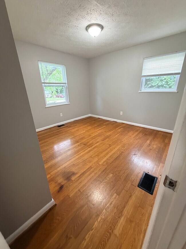 Building Photo - 1838 Balfour Dr