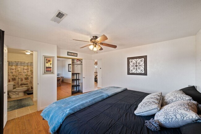 Building Photo - Charming 3 Bedroom Home Plus Casita