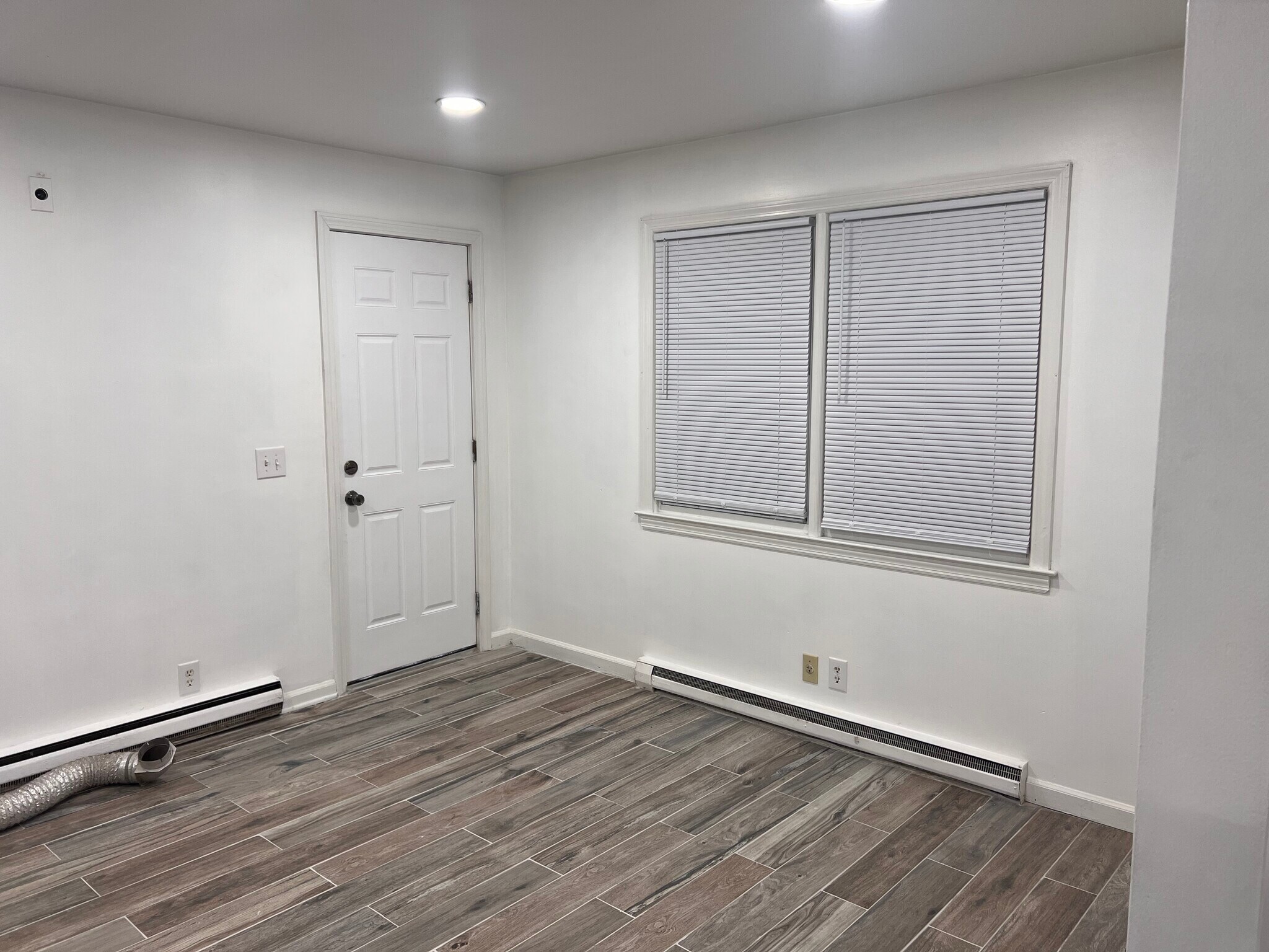 Eat in kitchen - 21 N Spring St