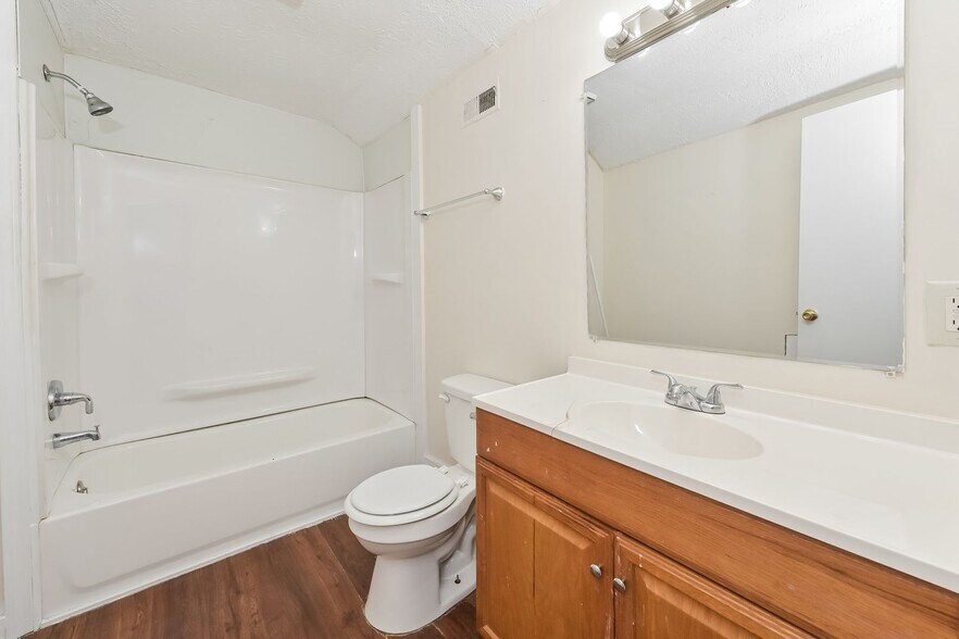 Building Photo - 515 Ben Hur Ave