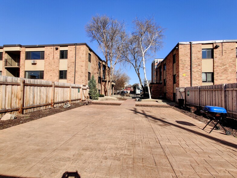 Building Photo - 2532 1st Ave S