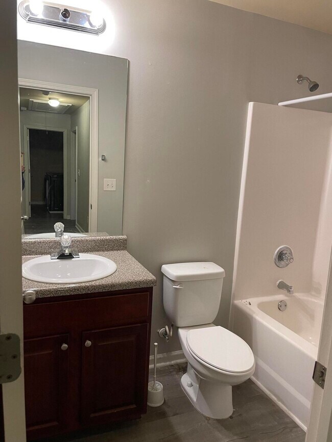 Building Photo - 527 Telegraph Dr