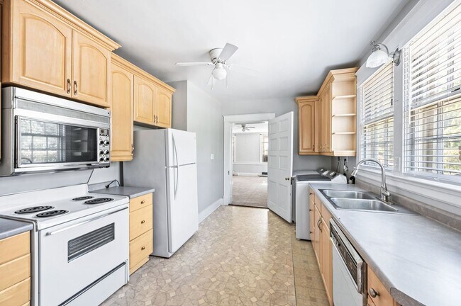 Building Photo - Charming 4BE/3BA Home in Historic Downtown Franklin!