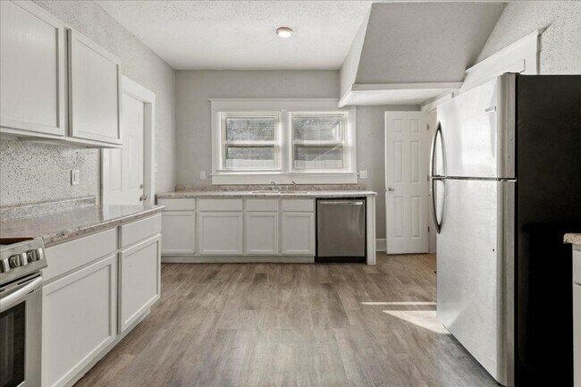 Building Photo - 617 N Parker Ave