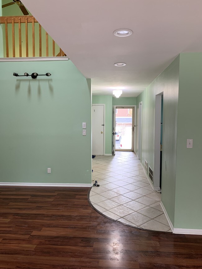 Building Photo - 64 Bond St