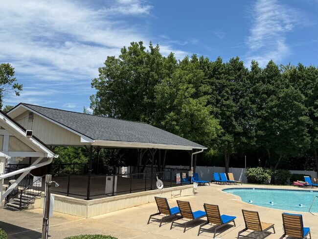 Building Photo - "Charming 2-Bed Condo in Greensboro with Spacious Layout, community clubhouse and POOL!"