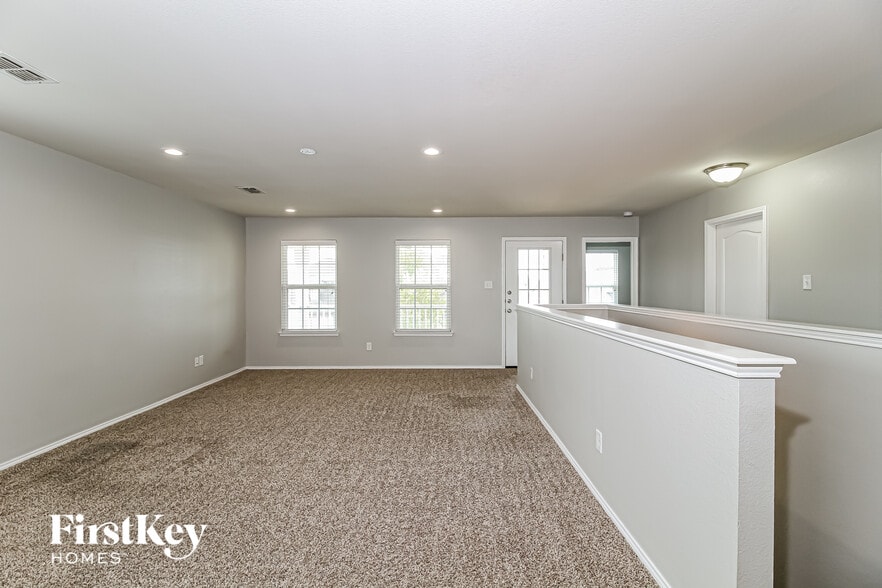 Building Photo - 2209 Windsor Farms Dr
