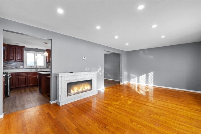 Building Photo - 223 Warren St