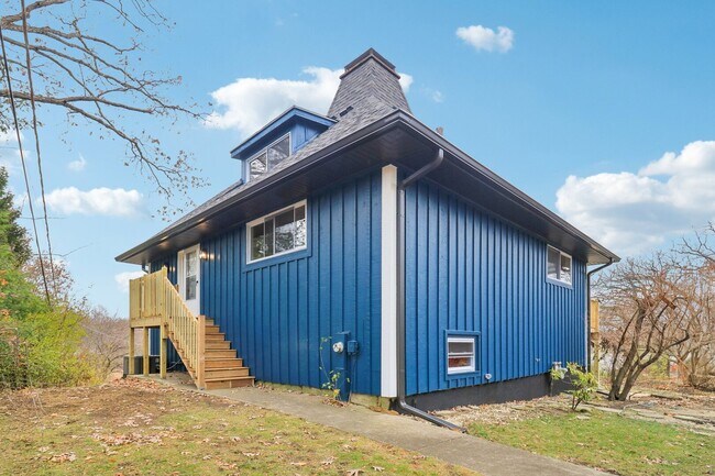 Building Photo - 23460 W N Lakewood Ln