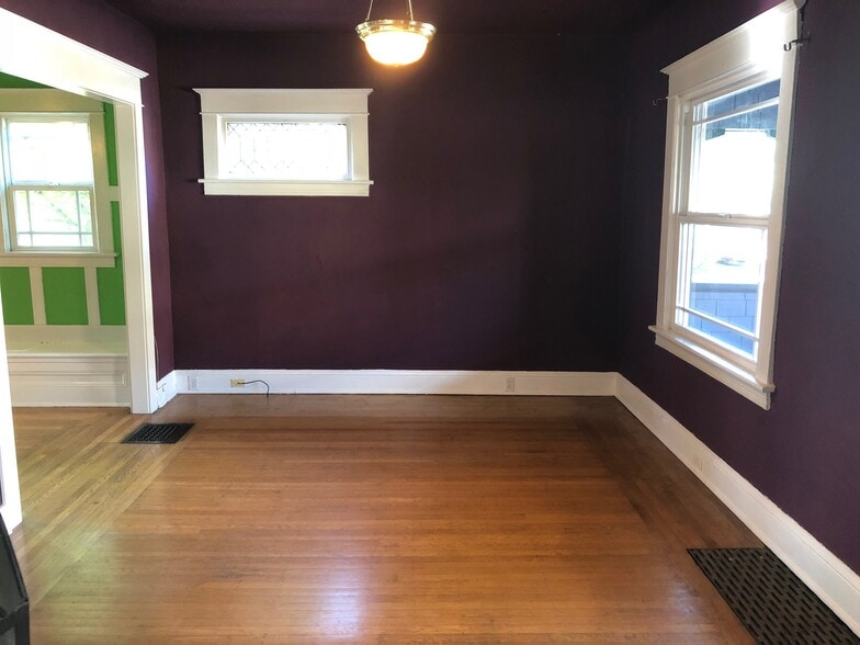 Living Room - 703 SE Cesar Estrada Chavez Blvd