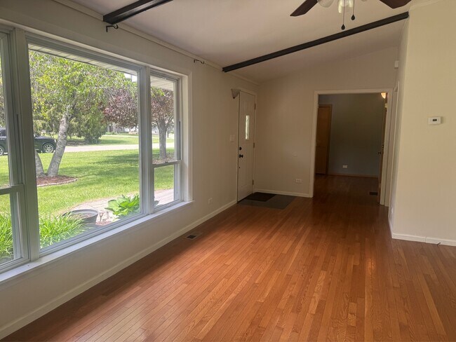 Building Photo - 6835 Paddock Ln