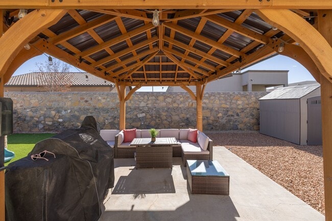 Building Photo - East El Paso 4 bed Refrig A/C Home!