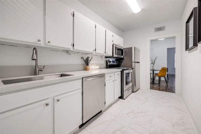 Building Photo - 605 Bomar St