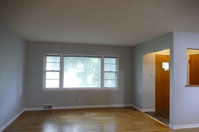 Building Photo - 5507 S Washington St