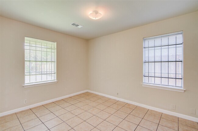 Building Photo - 9526 Balsam Ln