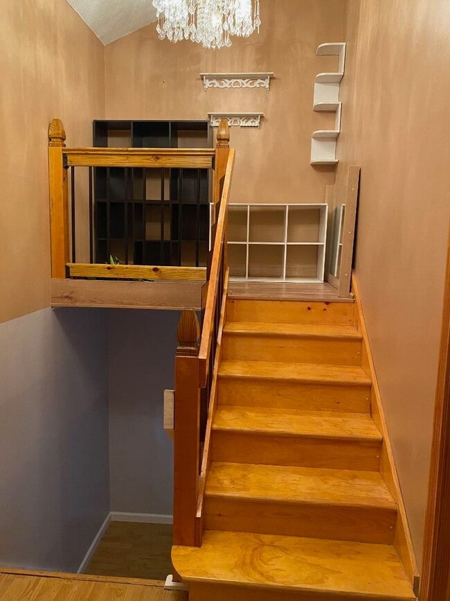 Building Photo - 16 Greenbriar Dr