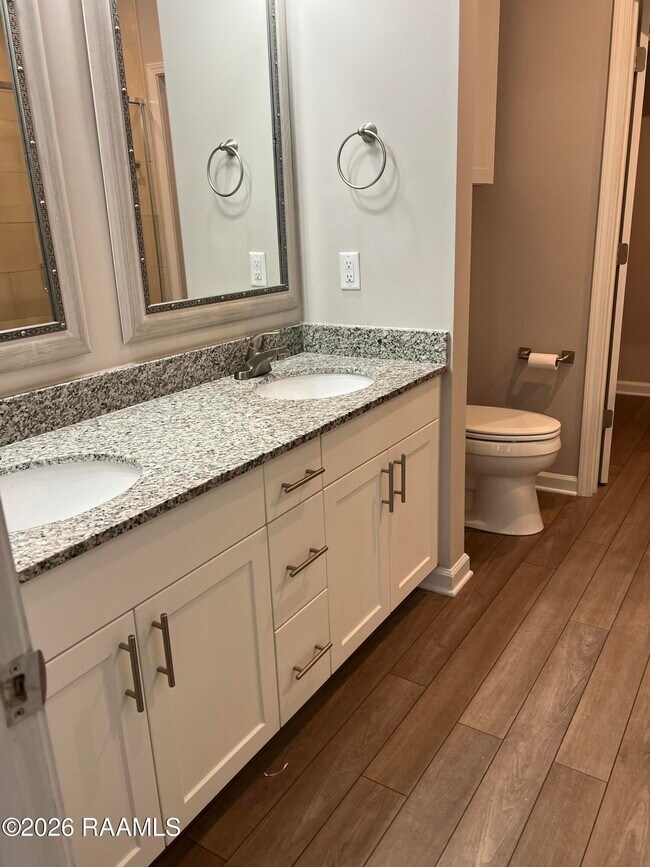 Building Photo - 1521 Camellia Blvd