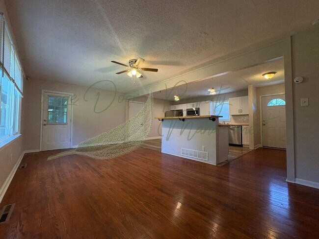 Building Photo - SINLGE FAMILY HOME IN RAYTOWN!!!