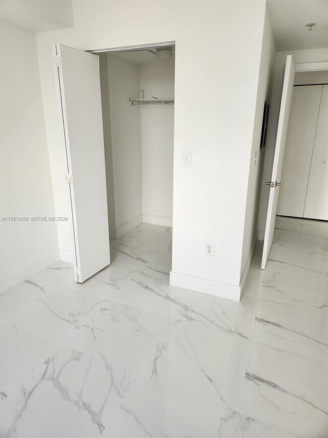 Building Photo - 2775 NE 187th St