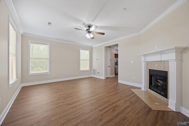 Building Photo - 120 Park Square Ln