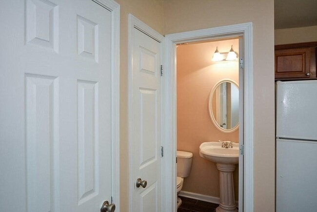 Building Photo - 1014 Summer Pl NW