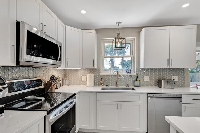 Building Photo - 47 Ridgewood Cir