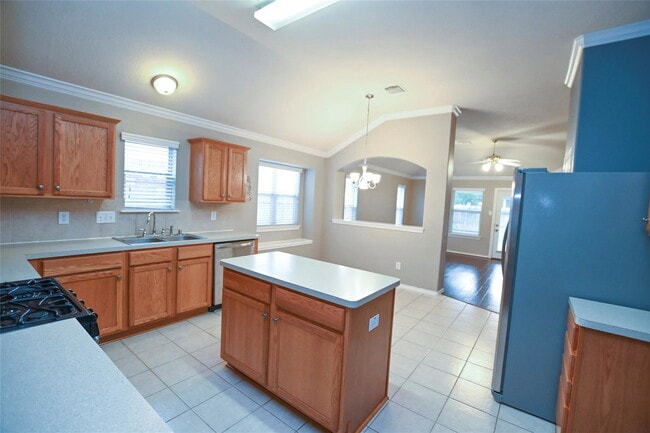 Building Photo - Promenade Lane, Pearland, TX 77584 - 4 BR 2 BA single-family home