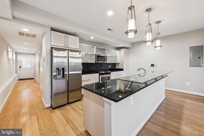 Building Photo - 241 R St NE