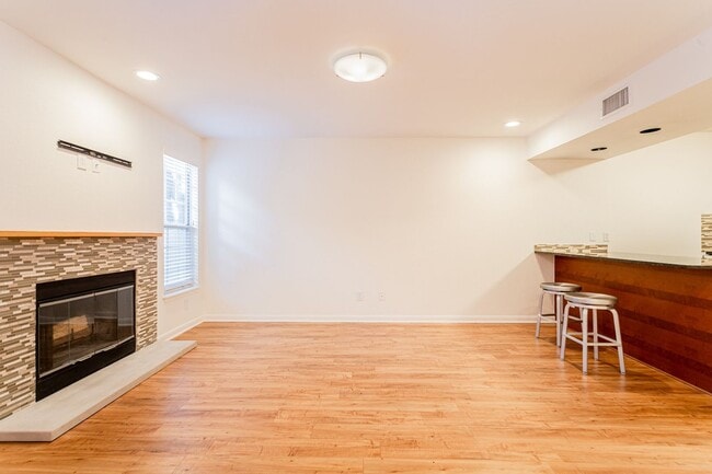 Building Photo - Beautiful and Cozy 1 Bedroom 1 Bathroom Ho...