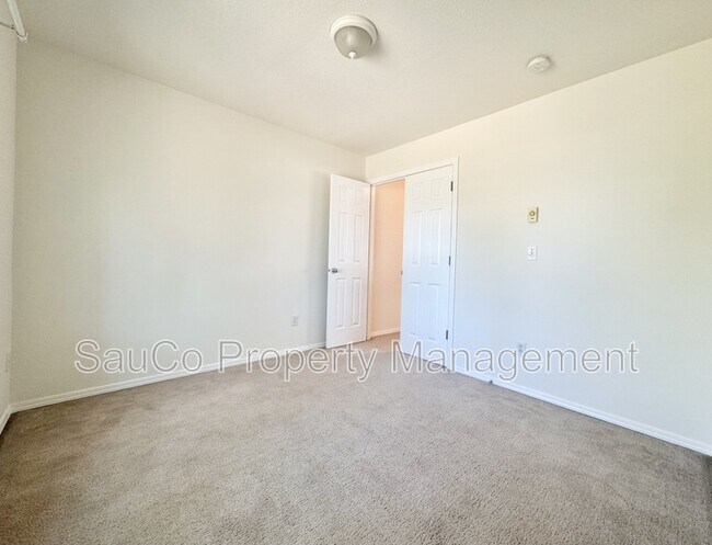 Building Photo - 12405 SW Cady Ln